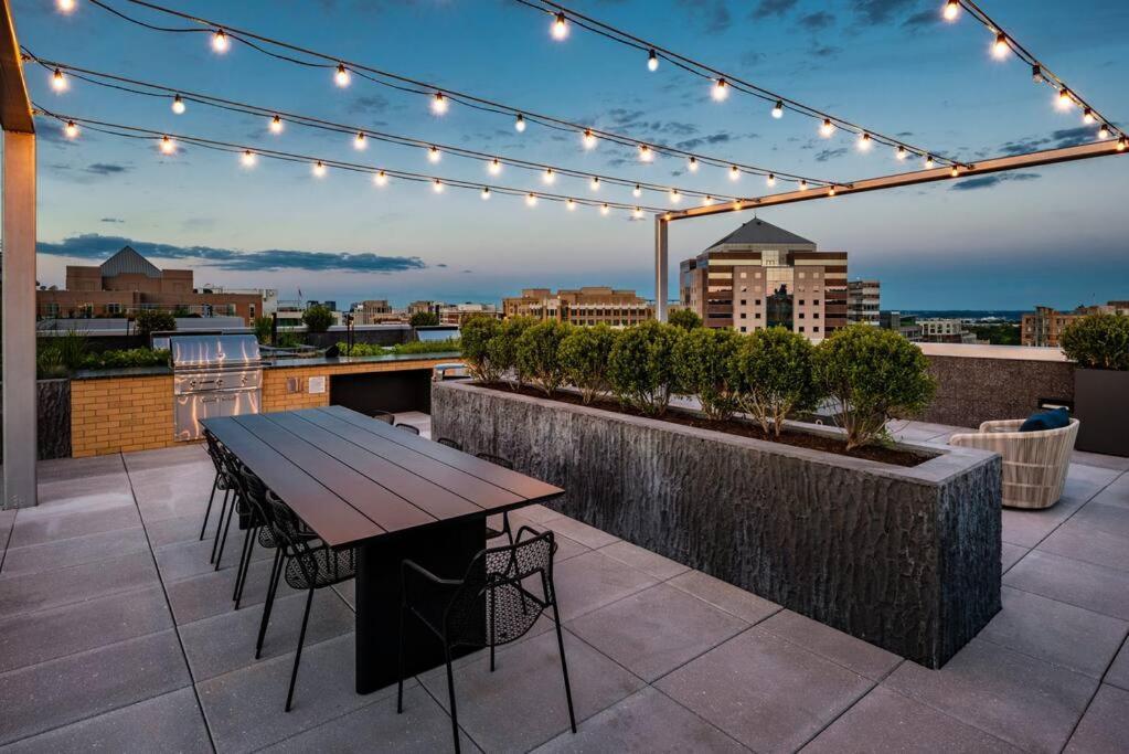 Gorgeous 1 Bedroom At Clarendon With Gym And Rooftop Арлингтън Екстериор снимка