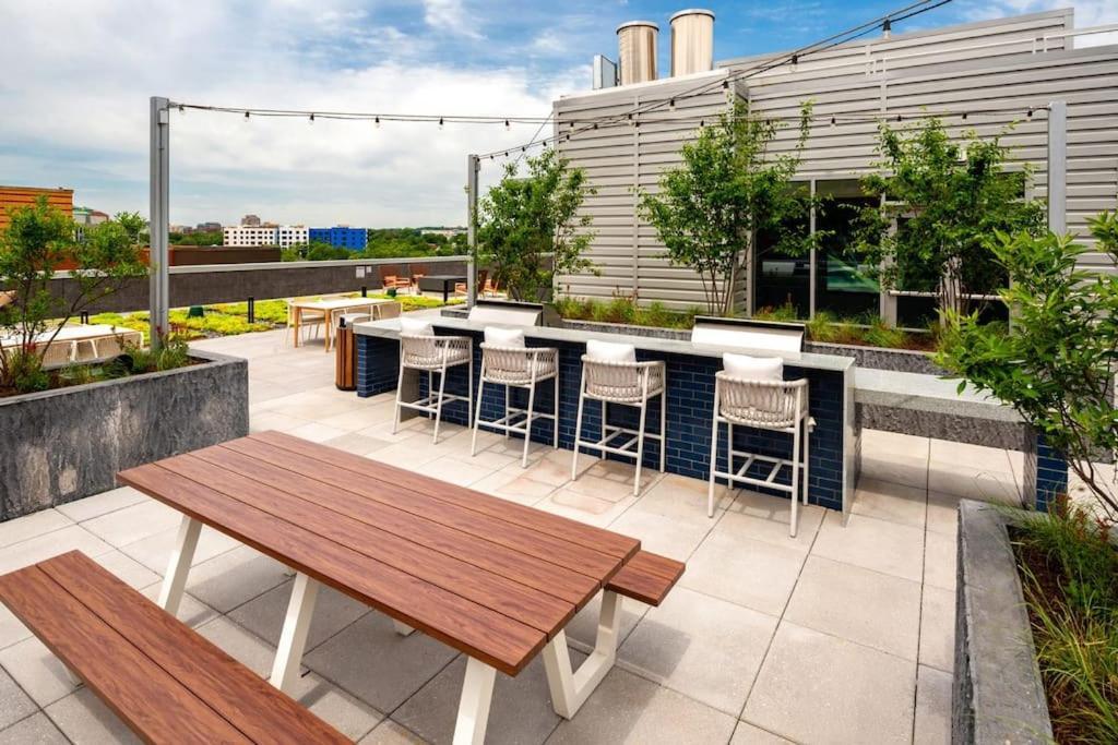 Gorgeous 1 Bedroom At Clarendon With Gym And Rooftop Арлингтън Екстериор снимка