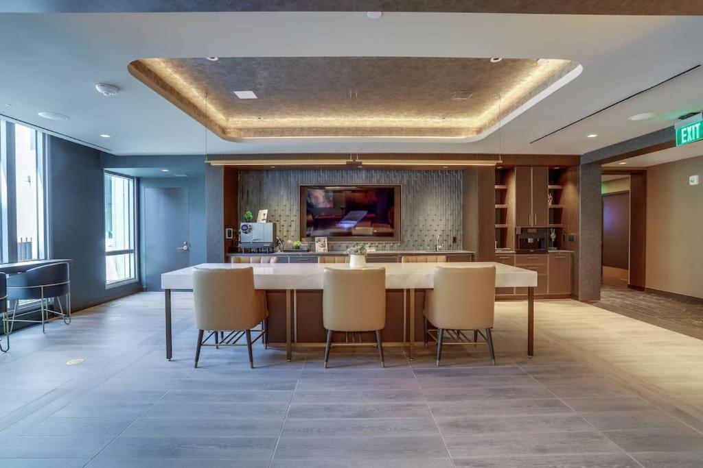 Gorgeous 1 Bedroom At Clarendon With Gym And Rooftop Арлингтън Екстериор снимка